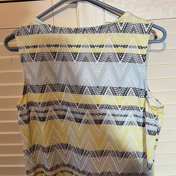Tacera Zigzag pattern lightweight sleeveless blouse - Picture 5 of 7